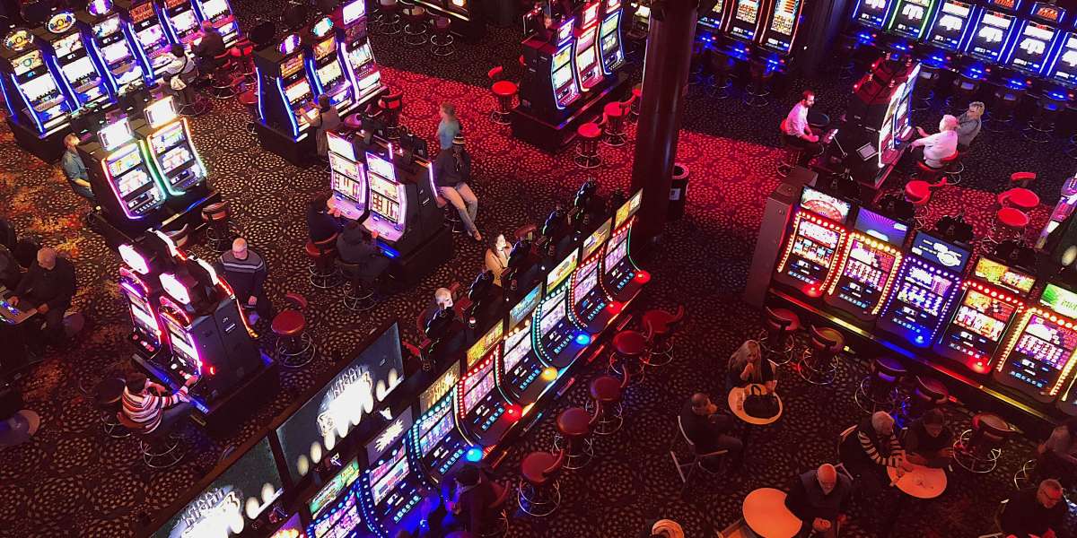 En grundig gennemgang af online casino bonusser: Hvordan man vælger de bedste tilbud i 2025